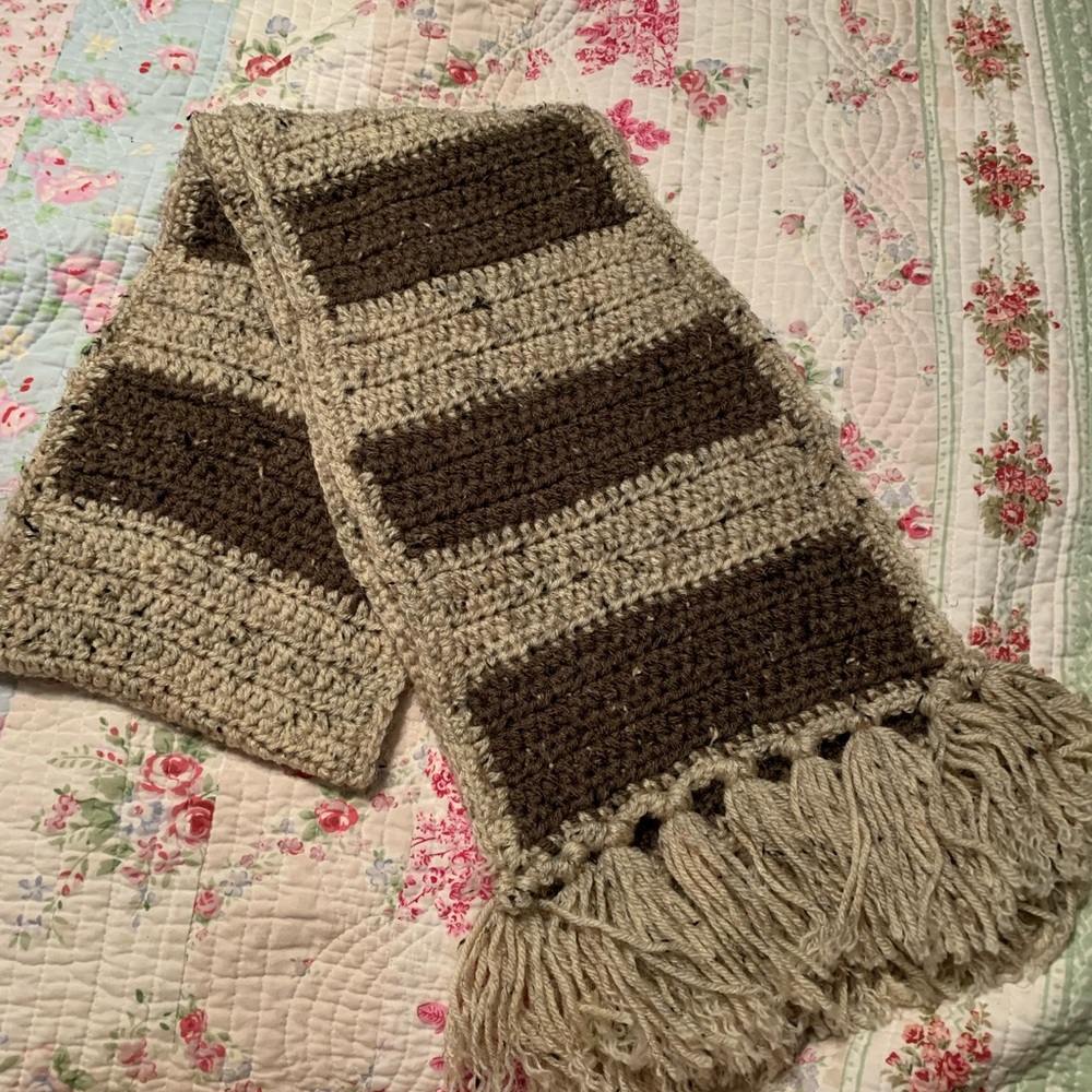 Scarf hand made